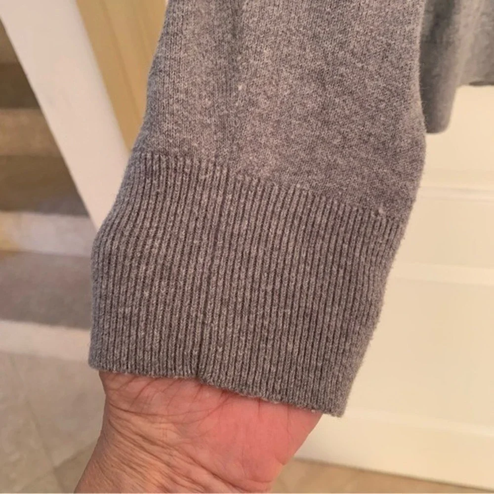 *2/$38*.BANANA REPUBLIC. GREY/NAVY. Cashmere/Cotton Blend Men's sweaters Size M‎